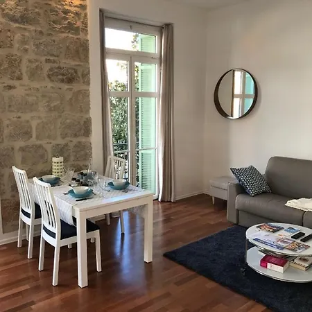 Vue Jardins Bioves Spacieux 2 Pieces 52m2 En Hypercentre Menton